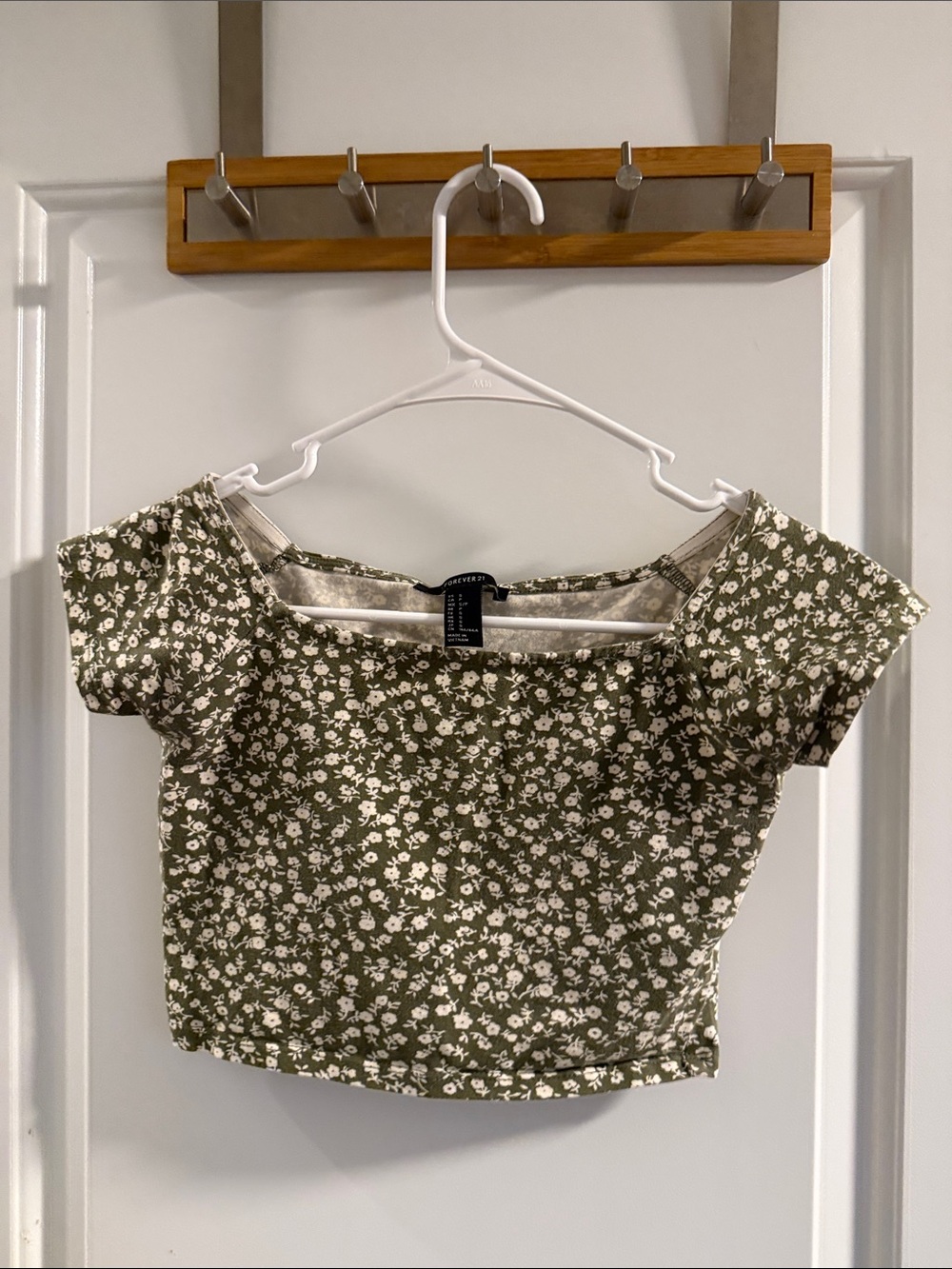 🥳 5 for $25 BUNDLE Forever 21 Olive Floral Square-Neck Crop Top